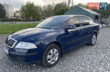 Лифтбек Skoda Octavia 2012 в 