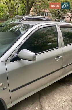 Лифтбек Skoda Octavia 2002 в 