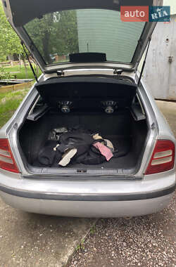 Лифтбек Skoda Octavia 2002 в 