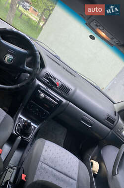 Лифтбек Skoda Octavia 2002 в 