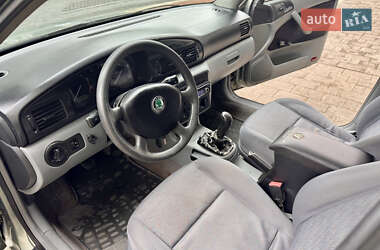 Лифтбек Skoda Octavia 2002 в 