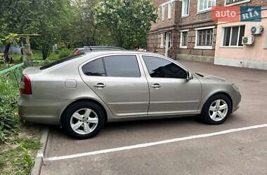Лифтбек Skoda Octavia 2009 в 