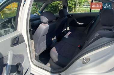 Лифтбек Skoda Octavia 2002 в 