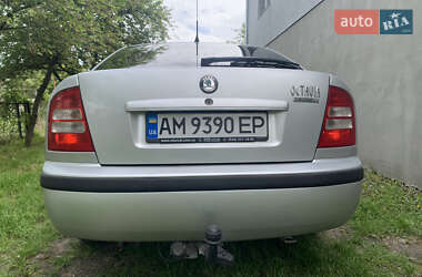 Лифтбек Skoda Octavia 2004 в 