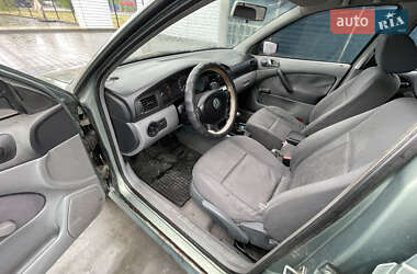 Лифтбек Skoda Octavia 2003 в 