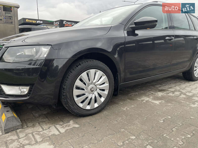 Универсал Skoda Octavia 2014 в Вишневом