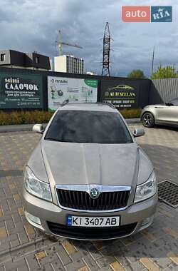 Універсал Skoda Octavia 2012 в Вишгороді