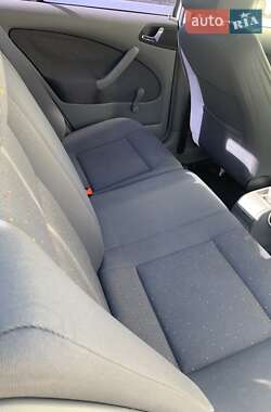 Лифтбек Skoda Octavia 2001 в 