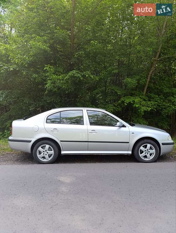 Ліфтбек Skoda Octavia 2004 в Гребінці