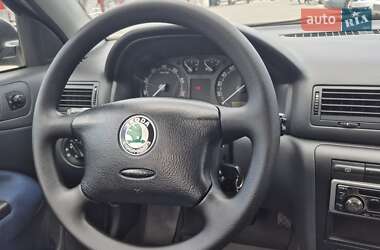 Лифтбек Skoda Octavia 2004 в 