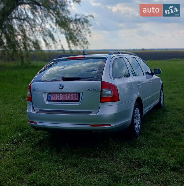 Универсал Skoda Octavia 2011 в Хороле