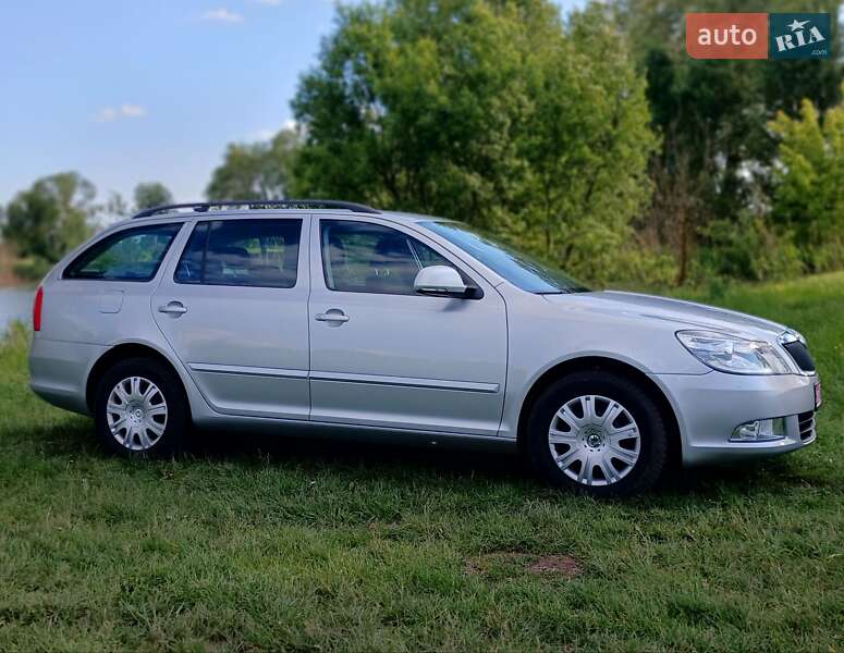 Универсал Skoda Octavia 2011 в Хороле