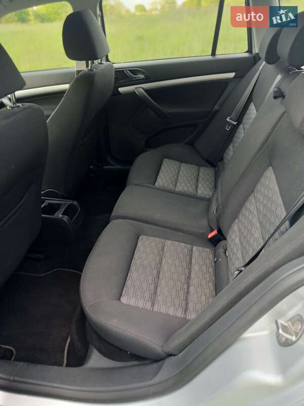 Универсал Skoda Octavia 2011 в Хороле