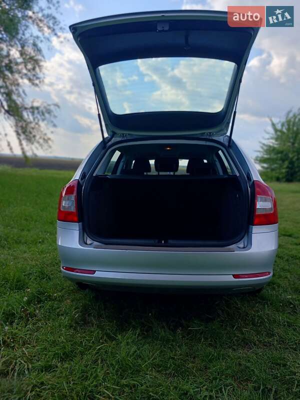 Универсал Skoda Octavia 2011 в Хороле