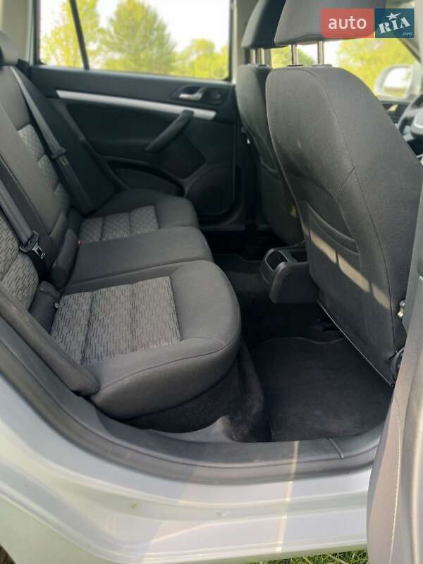 Универсал Skoda Octavia 2011 в Хороле