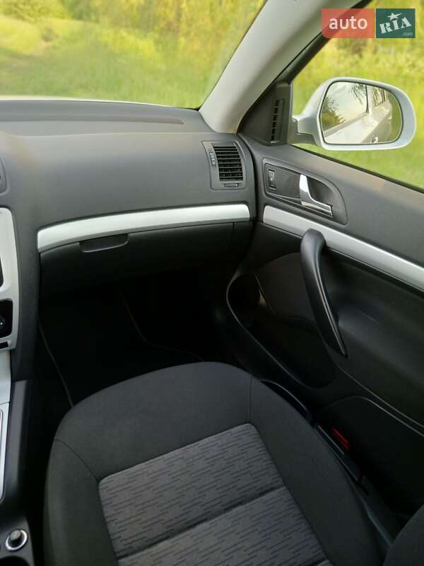 Универсал Skoda Octavia 2011 в Хороле