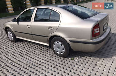 Лифтбек Skoda Octavia 2005 в 
