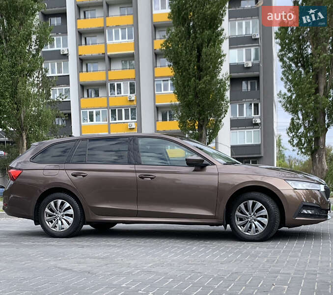 Универсал Skoda Octavia 2021 в Киеве