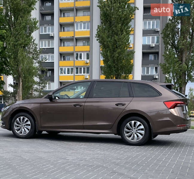Универсал Skoda Octavia 2021 в Киеве