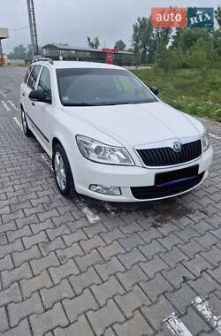 Універсал Skoda Octavia 2012 в Чернівцях