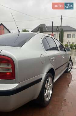 Лифтбек Skoda Octavia 2003 в 
