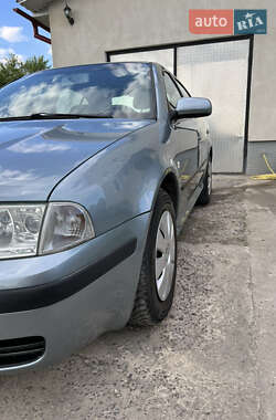 Лифтбек Skoda Octavia 2002 в 