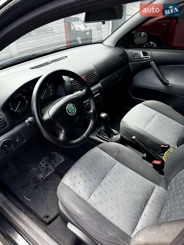 Лифтбек Skoda Octavia 2002 в Одессе