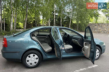 Лифтбек Skoda Octavia 2004 в 