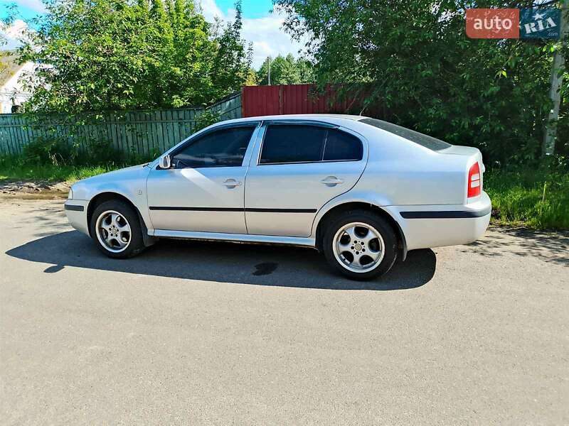 Лифтбек Skoda Octavia 2004 в Немишаево