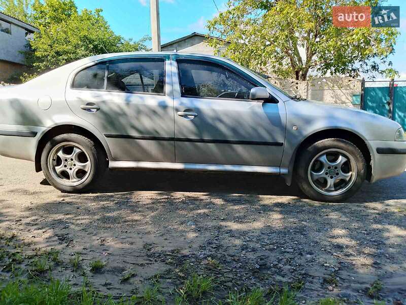 Лифтбек Skoda Octavia 2004 в Немишаево