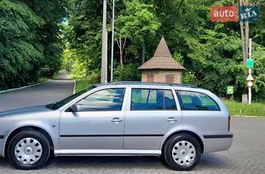 Універсал Skoda Octavia 2009 в Чернівцях