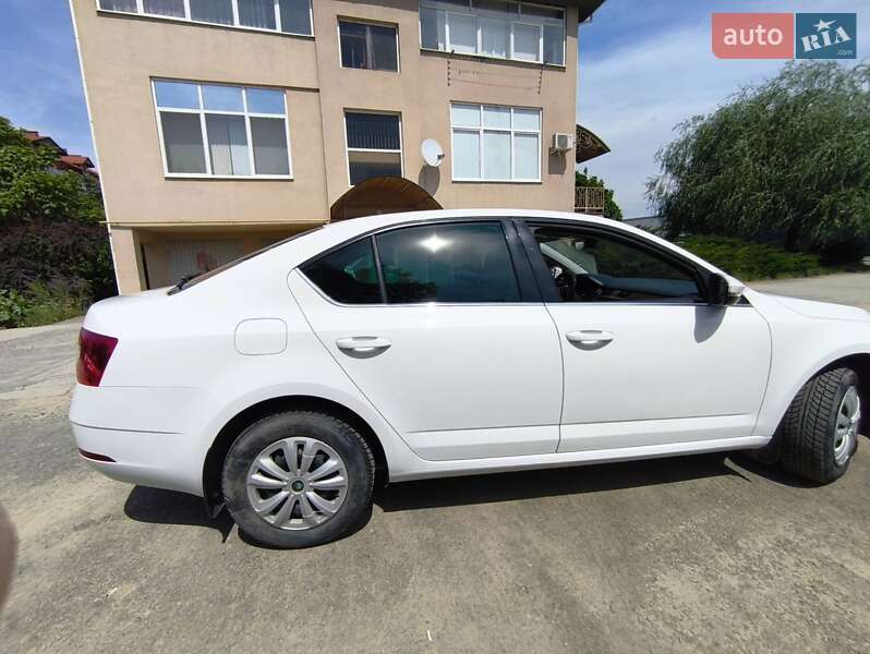 Лифтбек Skoda Octavia 2017 в Ужгороде