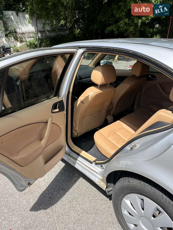 Лифтбек Skoda Octavia 2001 в Киеве