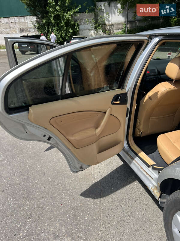 Лифтбек Skoda Octavia 2001 в Киеве