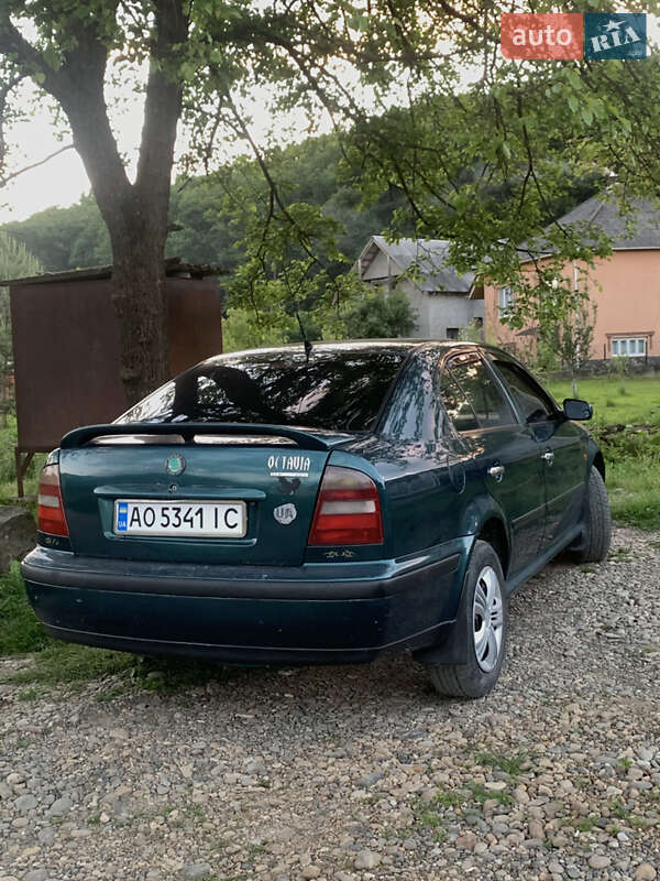Лифтбек Skoda Octavia 1998 в Виноградове
