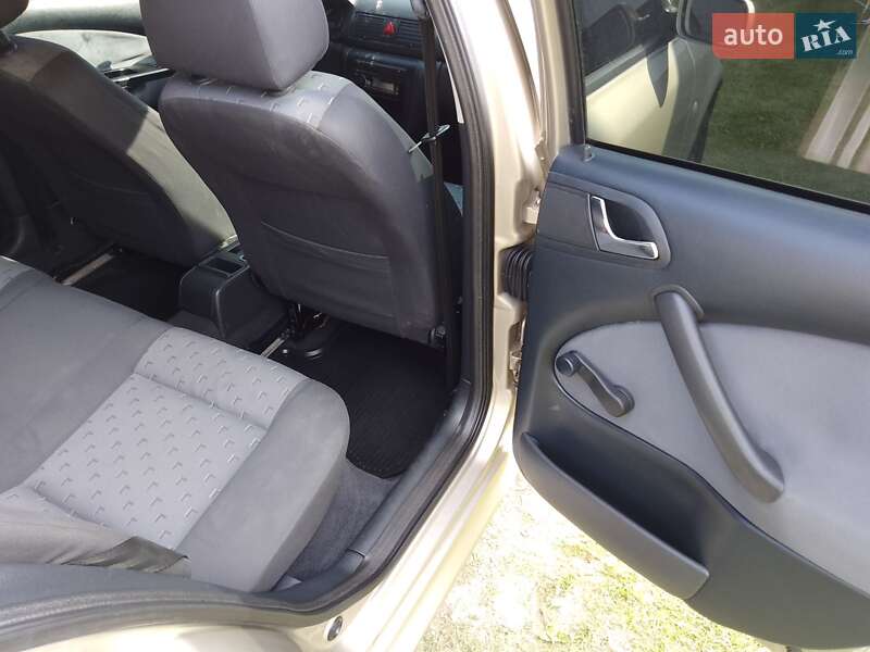 Лифтбек Skoda Octavia 2006 в Дрогобыче