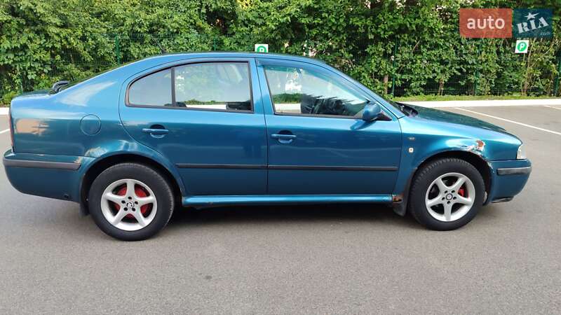 Лифтбек Skoda Octavia 2003 в Буче