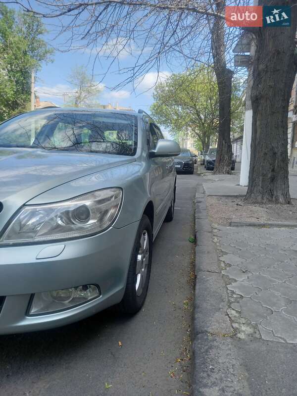 Універсал Skoda Octavia 2009 в Одесі