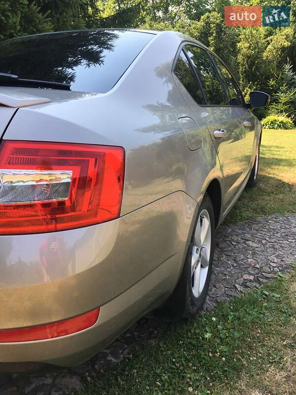 Лифтбек Skoda Octavia 2013 в Жовкве
