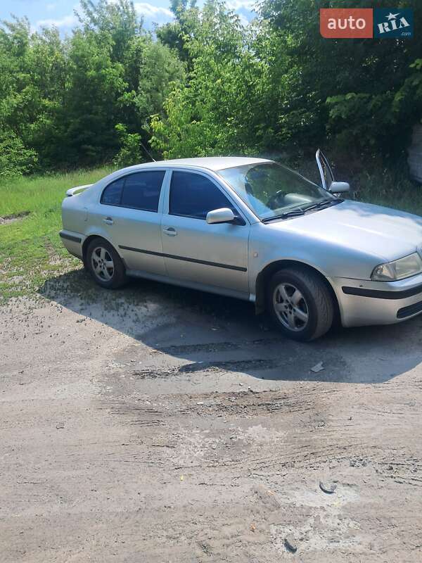 Лифтбек Skoda Octavia 2002 в 