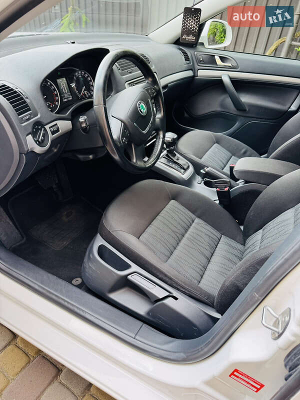 Універсал Skoda Octavia 2012 в Житомирі