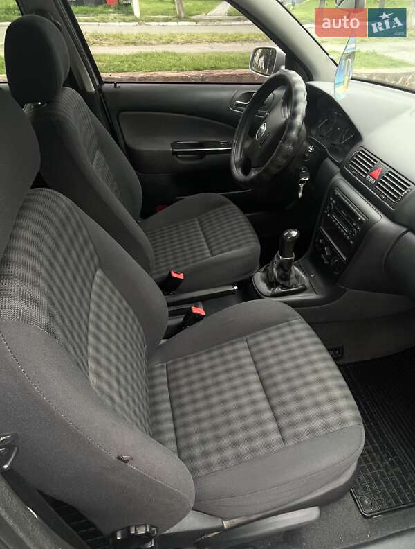 Лифтбек Skoda Octavia 2006 в Теофиполе