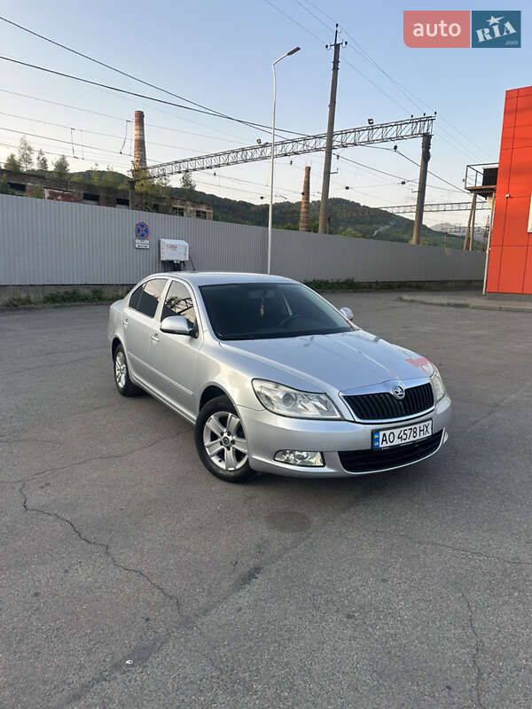 Лифтбек Skoda Octavia 2009 в 