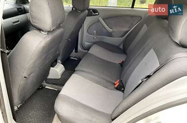 Лифтбек Skoda Octavia 2001 в 