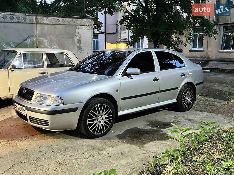 Лифтбек Skoda Octavia 2000 в 