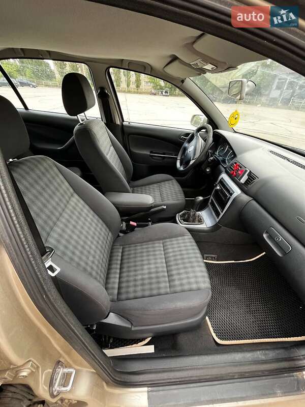 Лифтбек Skoda Octavia 2005 в Южноукраинске