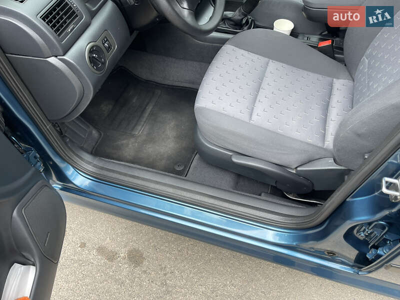 Лифтбек Skoda Octavia 2004 в Умани