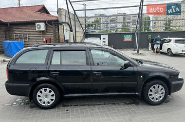 Универсал Skoda Octavia 2002 в 