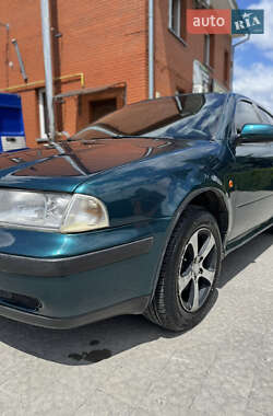 Лифтбек Skoda Octavia 1999 в 
