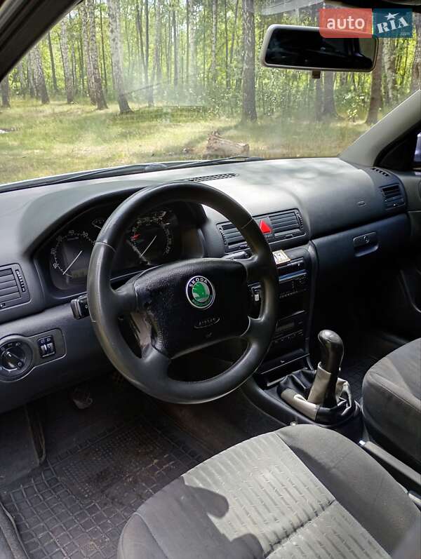 Лифтбек Skoda Octavia 2004 в Лебедине